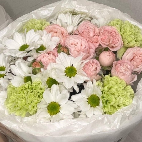 Дофаминовый букет Bloom Room  французских роз, пиона, хризантем и эустомы