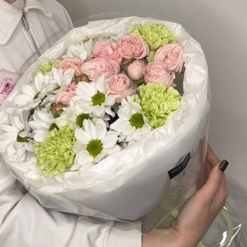 Дофаминовый букет Bloom Room  французских роз, пиона, хризантем и эустомы