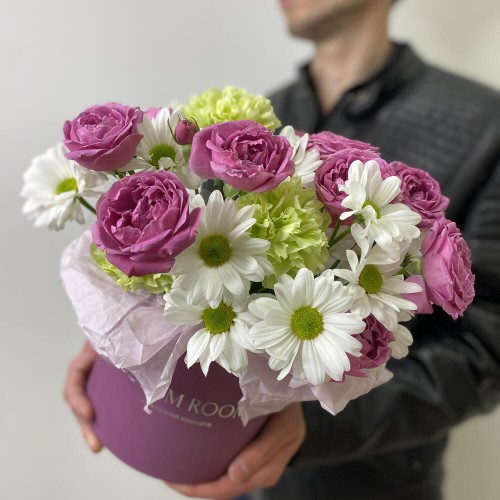 Дофаминовый букет в шляпной коробке  Bloom room: большой выбор букетов в профиле магазина