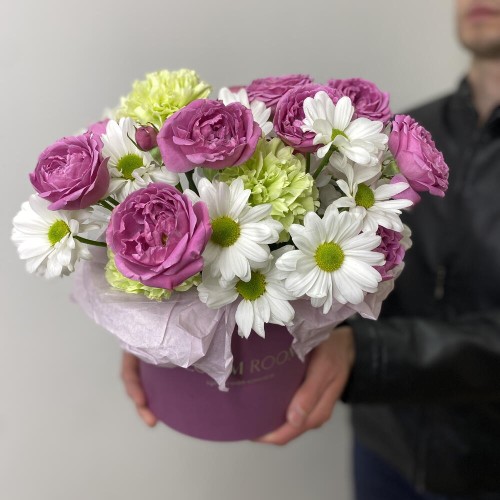 Дофаминовый букет в шляпной коробке  Bloom room: большой выбор букетов в профиле магазина