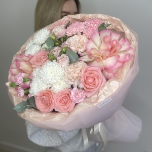 Пышный букет  Bloom room , французская роза, диантус, эвкалипт, хризантема