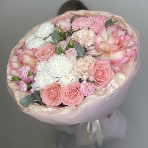 Пышный букет  Bloom room , французская роза, диантус, эвкалипт, хризантема