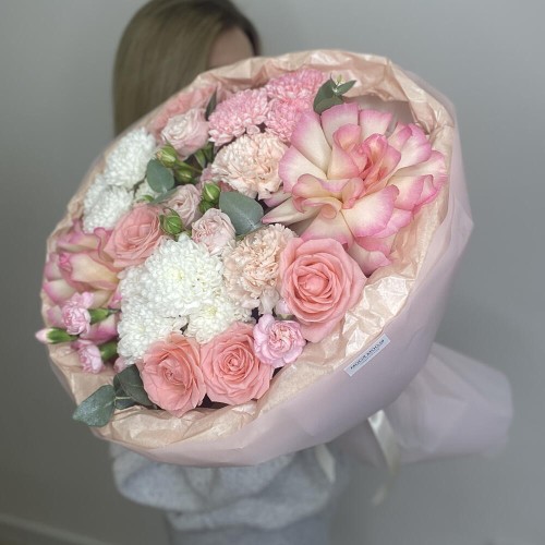 Пышный букет  Bloom room , французская роза, диантус, эвкалипт, хризантема