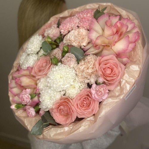 Пышный букет  Bloom room , французская роза, диантус, эвкалипт, хризантема
