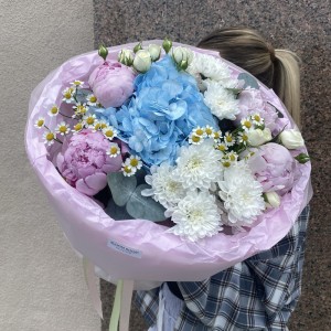Дофаминовый букет Bloom room, в оформлении, гортензия, хризантема, пион, танацетум