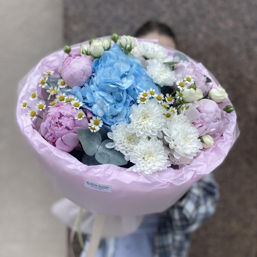 Дофаминовый букет Bloom room, в оформлении, гортензия, хризантема, пион, танацетум