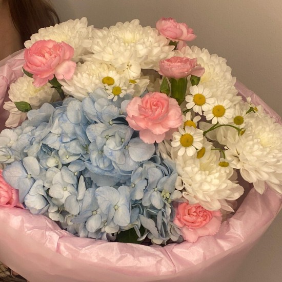 Авторский букет Bloom room  Гортензия, хризантема, диантус и танацетум