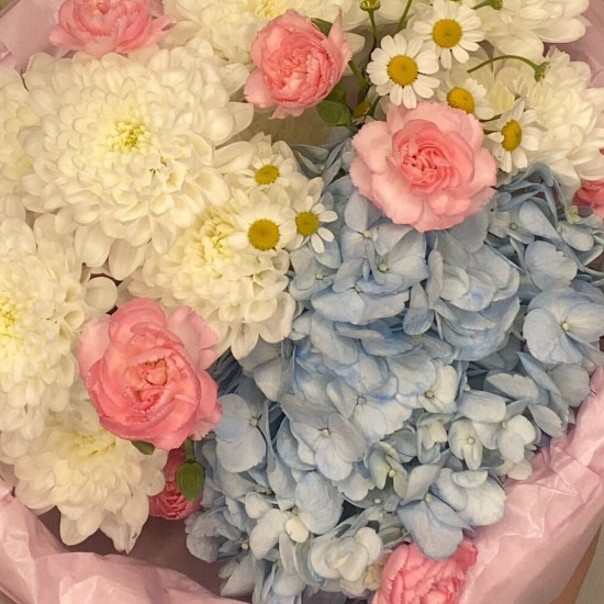 Авторский букет Bloom room  Гортензия, хризантема, диантус и танацетум