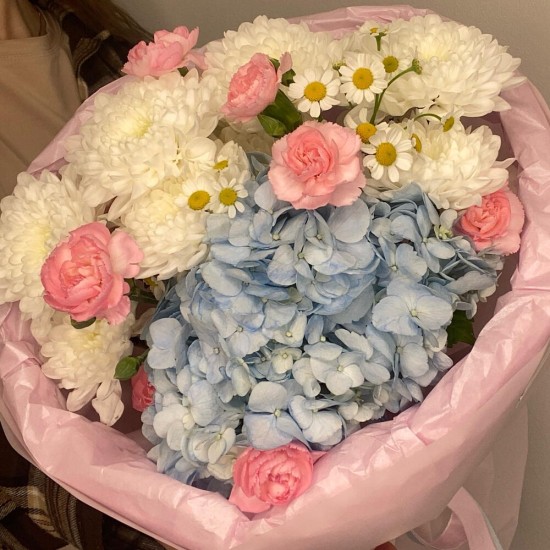 Авторский букет Bloom room  Гортензия, хризантема, диантус и танацетум