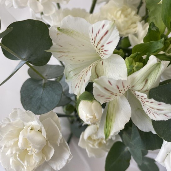Авторский лёгкий букет «Bloom room»! Альстромерия, эустома, кустовой диантус
